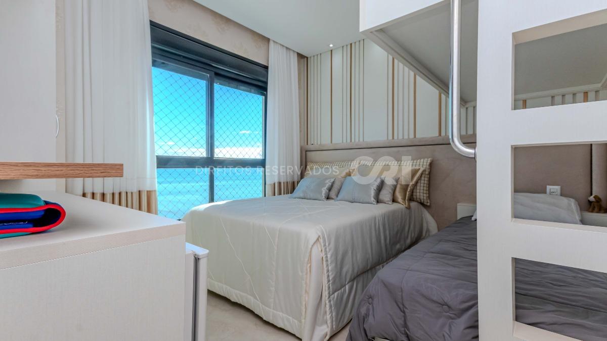 Apartamento com 4 Suítes no Edifício Cartier Frente Mar na Meia Praia em Itapema