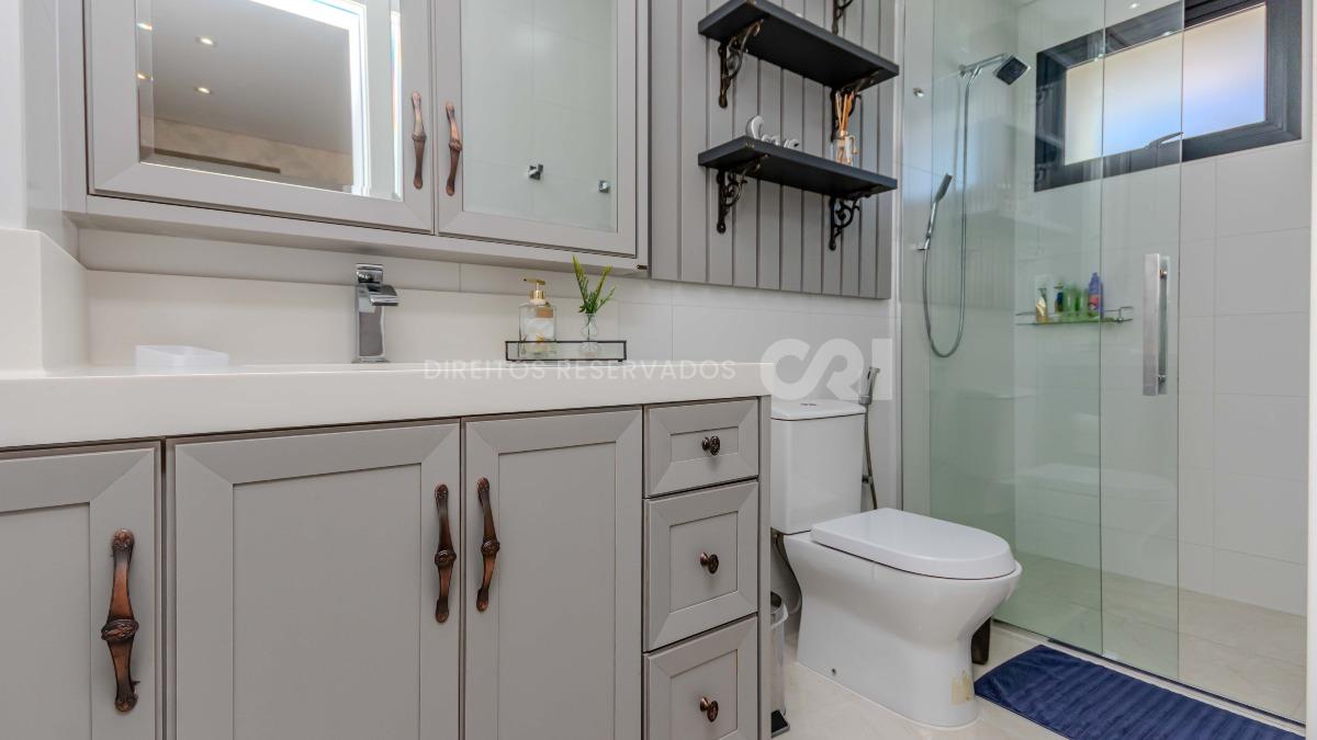 Apartamento com 4 Suítes no Edifício Cartier Frente Mar na Meia Praia em Itapema