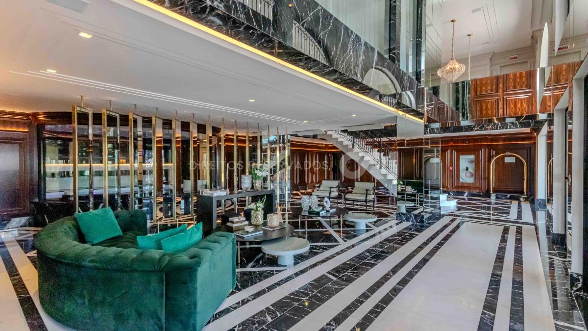 Apartamento com 4 Suítes no Edifício Cartier Frente Mar na Meia Praia em Itapema