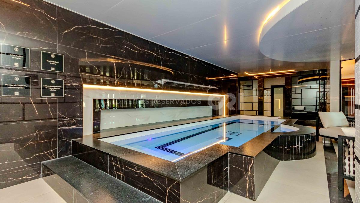Apartamento com 4 Suítes no Edifício Cartier Frente Mar na Meia Praia em Itapema