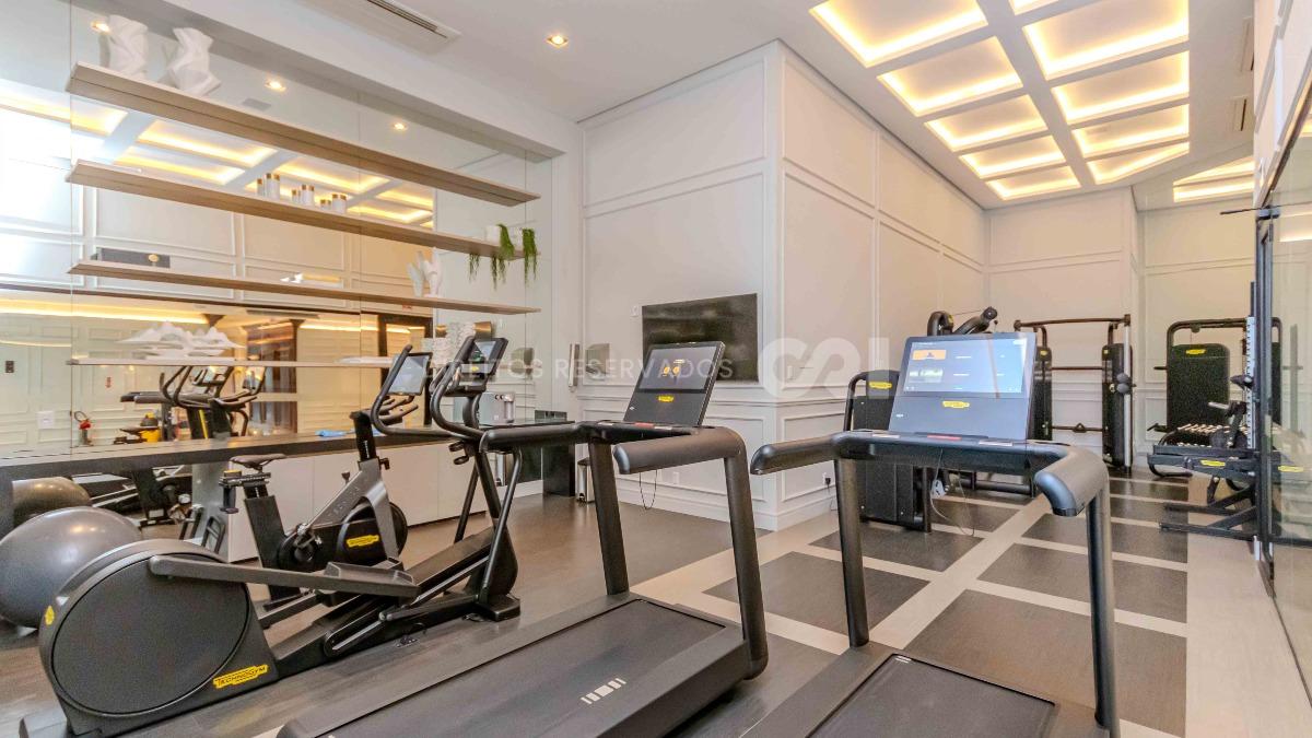 Apartamento com 4 Suítes no Edifício Cartier Frente Mar na Meia Praia em Itapema