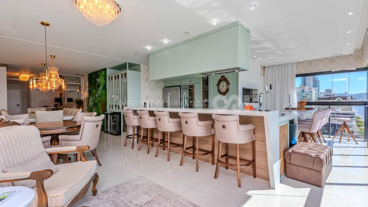 Apartamento com 4 Suítes no Edifício Cartier Frente Mar na Meia Praia em Itapema