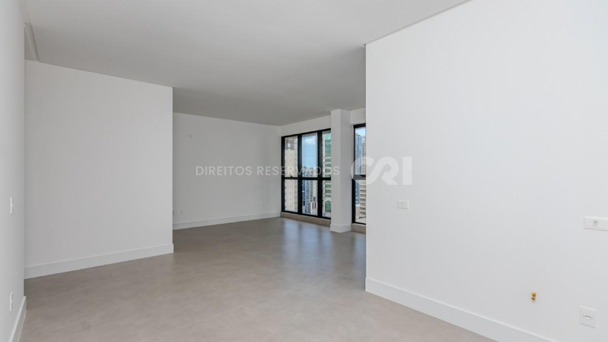 Apartamento 127m² com 3 Suítes no Edifício Jardim Itália na Meia Praia em Itapema