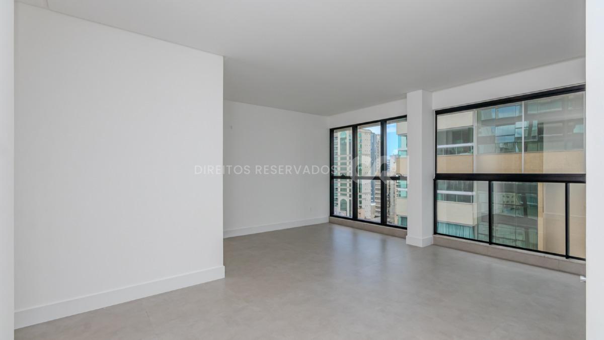 Apartamento 127m² com 3 Suítes no Edifício Jardim Itália na Meia Praia em Itapema