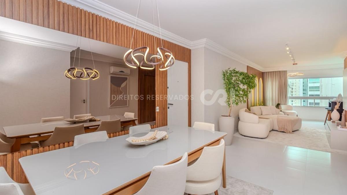 COPA: Apartamento com 03 Suítes no Edifício Atacama no Centro de Balneário Camboriú
