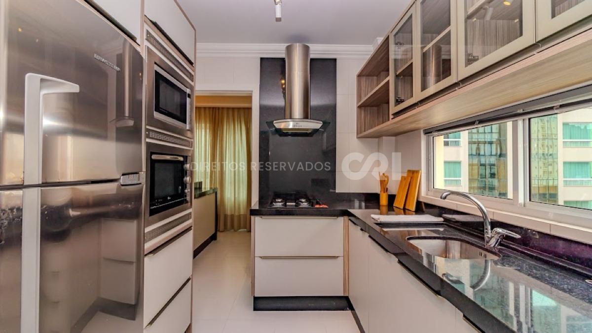 COPA: Apartamento com 03 Suítes no Edifício Atacama no Centro de Balneário Camboriú