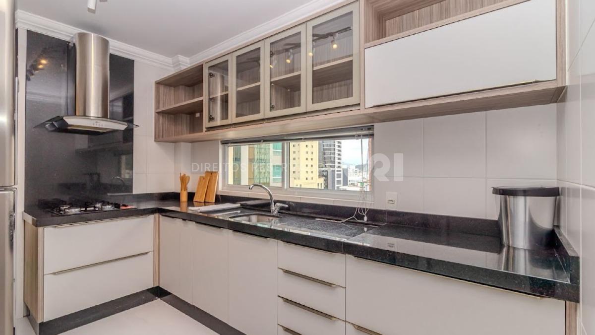 COPA: Apartamento com 03 Suítes no Edifício Atacama no Centro de Balneário Camboriú