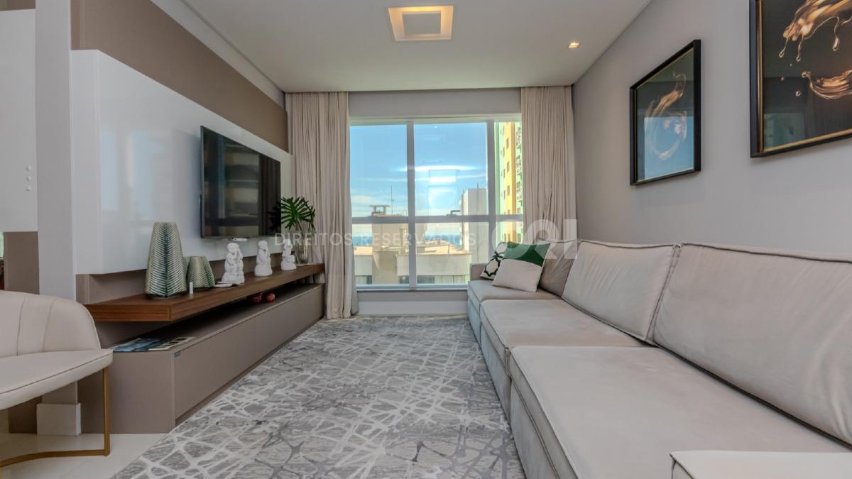 Apartamento com 4 suítes vista mar no Residencial Villa de Siena na Meia Praia em Itapema
