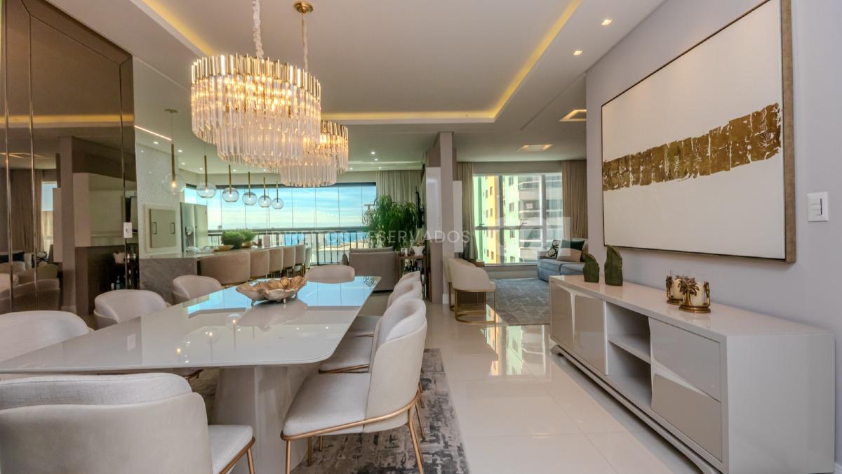 Apartamento com 4 suítes vista mar no Residencial Villa de Siena na Meia Praia em Itapema