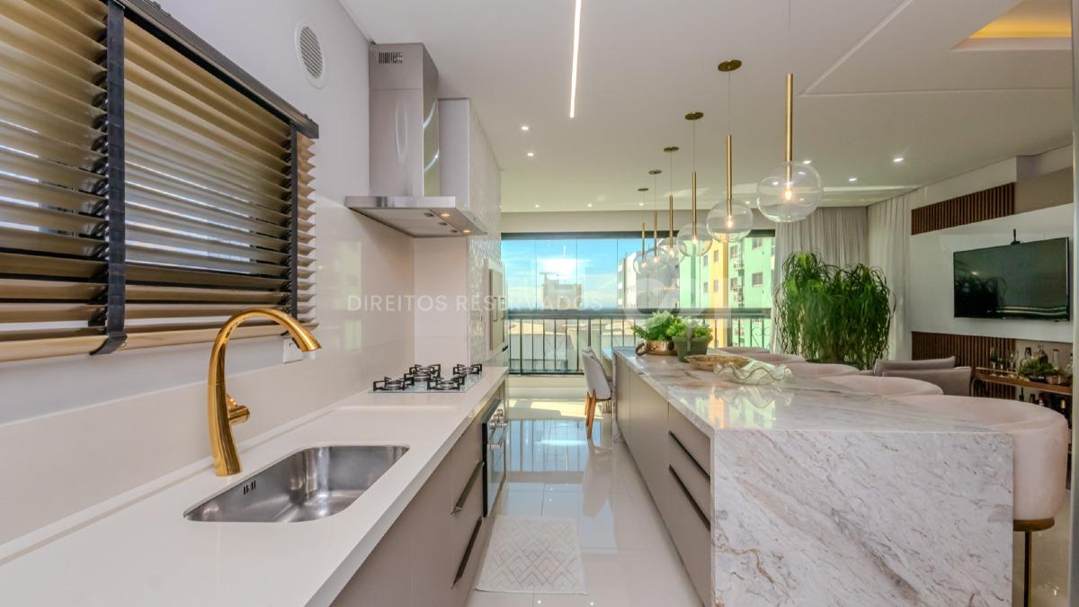 Apartamento com 4 suítes vista mar no Residencial Villa de Siena na Meia Praia em Itapema