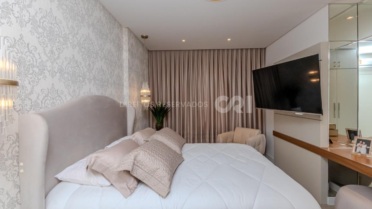 Apartamento com 4 suítes vista mar no Residencial Villa de Siena na Meia Praia em Itapema