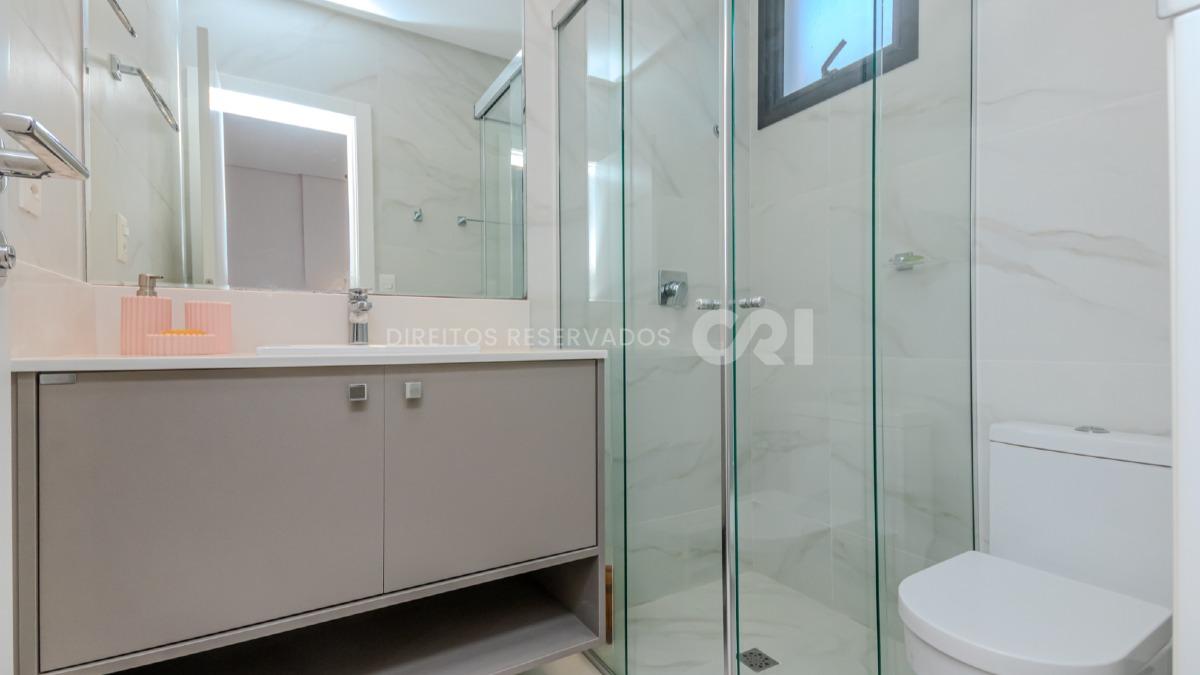 Apartamento com 4 suítes vista mar no Residencial Villa de Siena na Meia Praia em Itapema