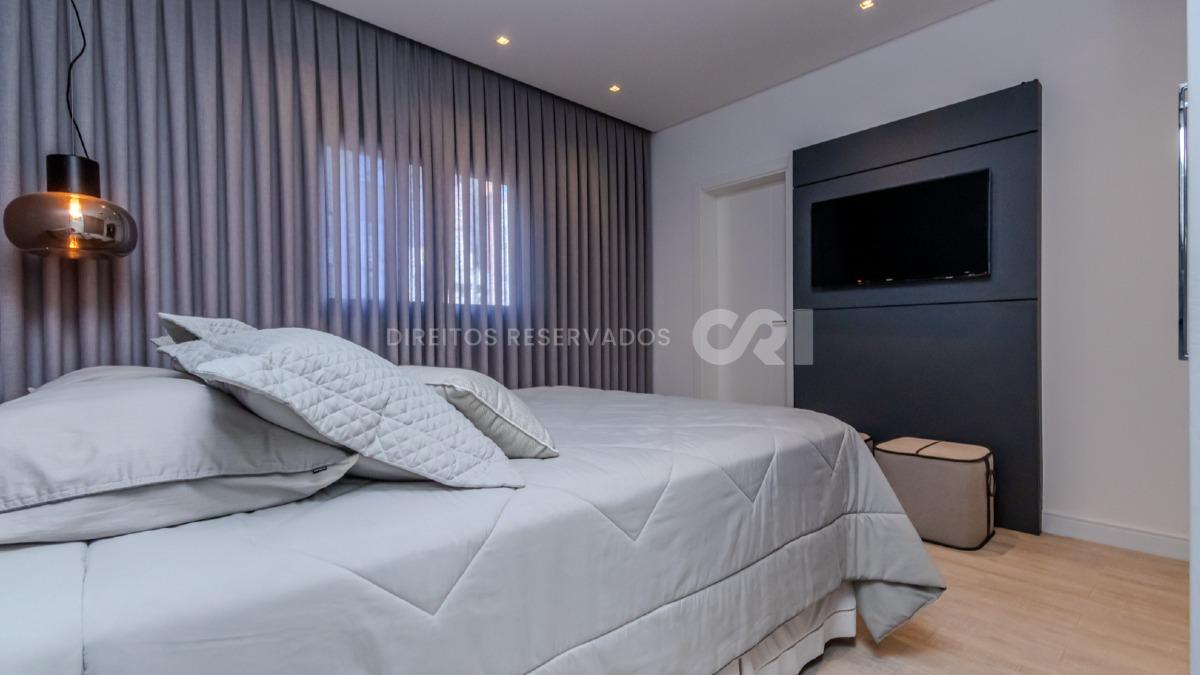 Apartamento com 4 suítes vista mar no Residencial Villa de Siena na Meia Praia em Itapema