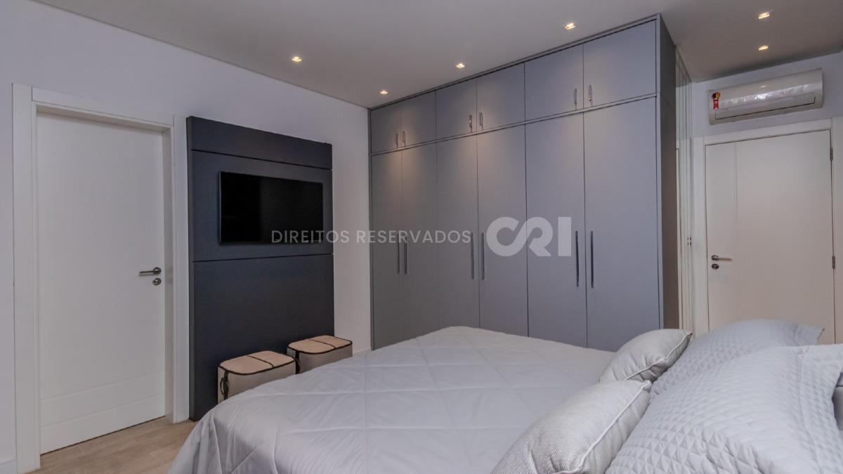 Apartamento com 4 suítes vista mar no Residencial Villa de Siena na Meia Praia em Itapema