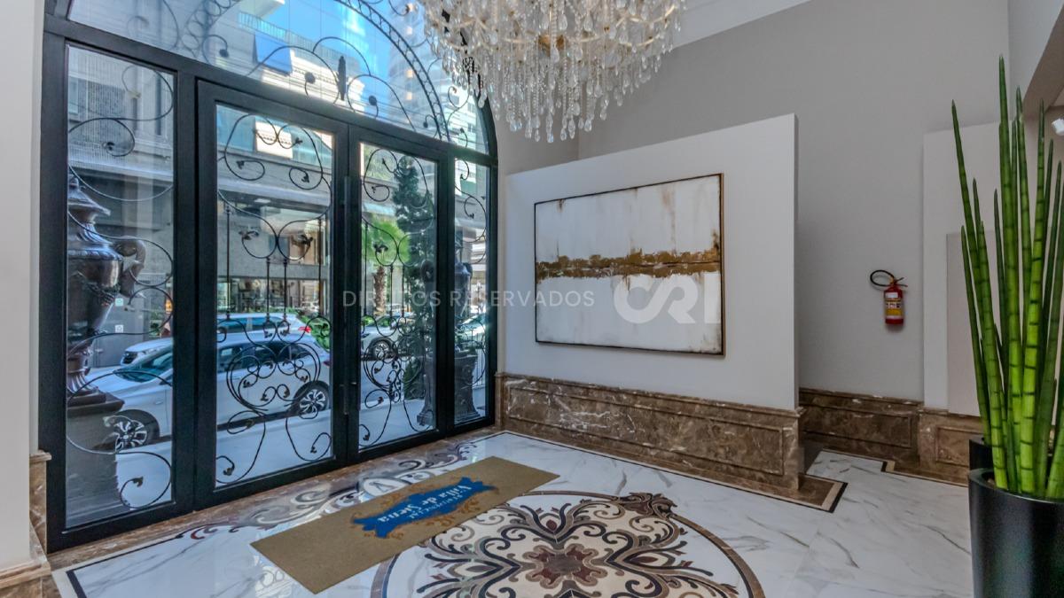 Apartamento com 4 suítes vista mar no Residencial Villa de Siena na Meia Praia em Itapema