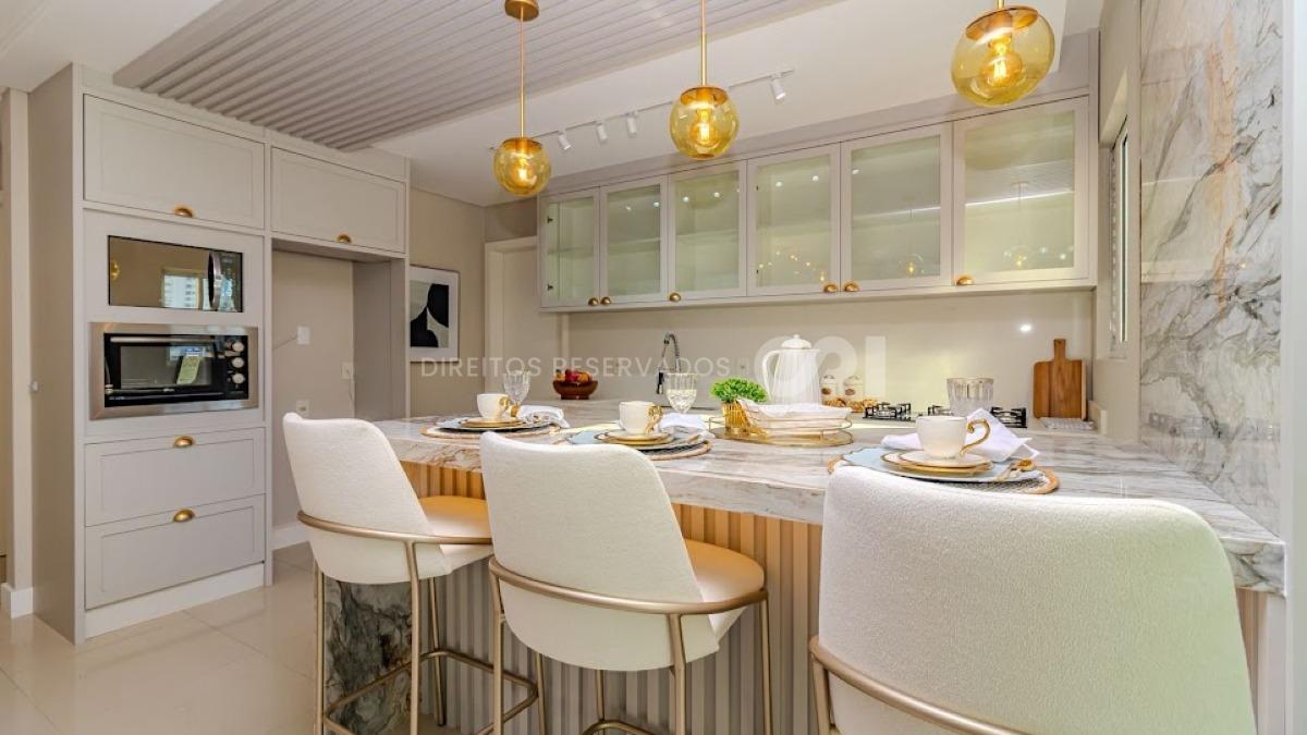 Apartamento com 03 Suítes Mobiliado no Edifício Lorena Cristina no Centro de Balneário Camboriú