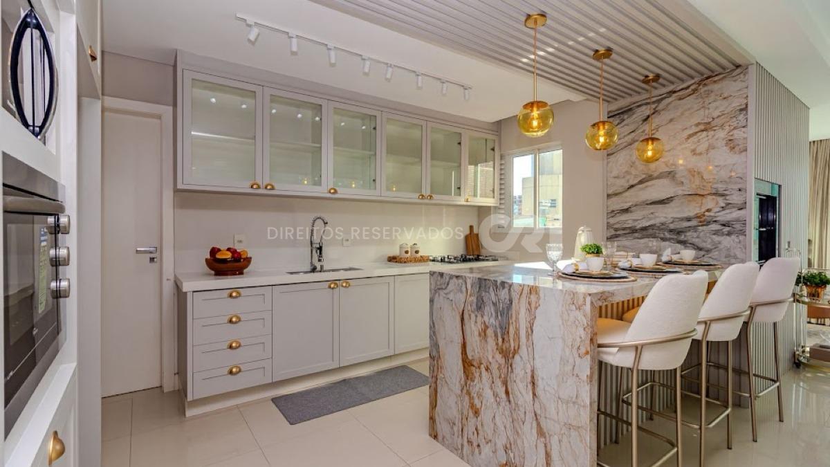 Apartamento com 03 Suítes Mobiliado no Edifício Lorena Cristina no Centro de Balneário Camboriú