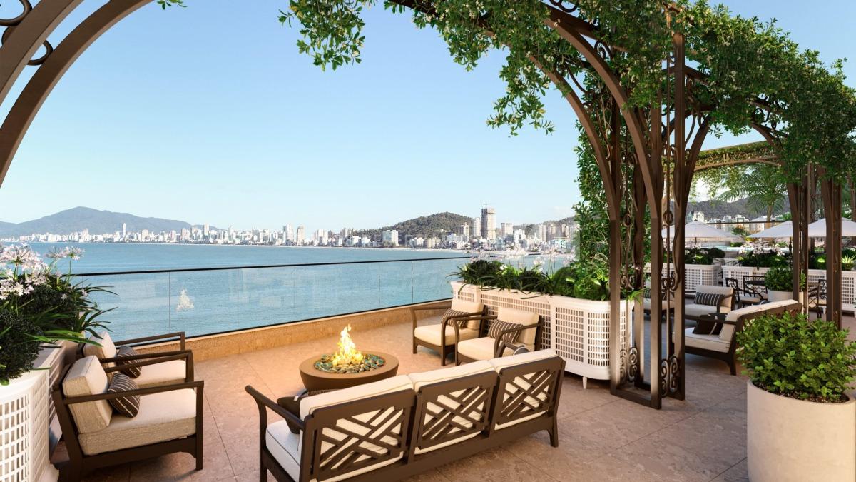 Apartamento frente mar com 4 suítes no Edifício Celine no Canto da Praia em Itapema