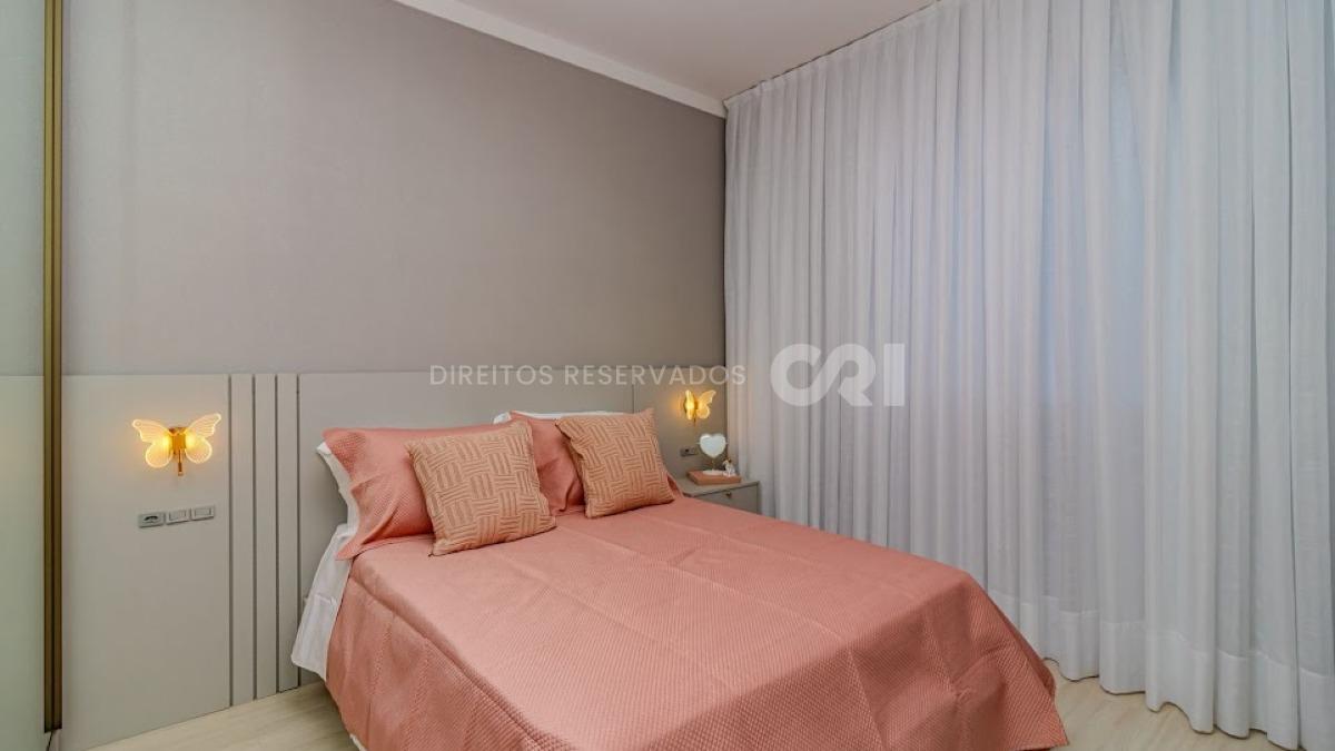 Apartamento mobiliado com 2 dormitórios no Edifício Rovere Della Luna no Centro de Balneário Camboriú