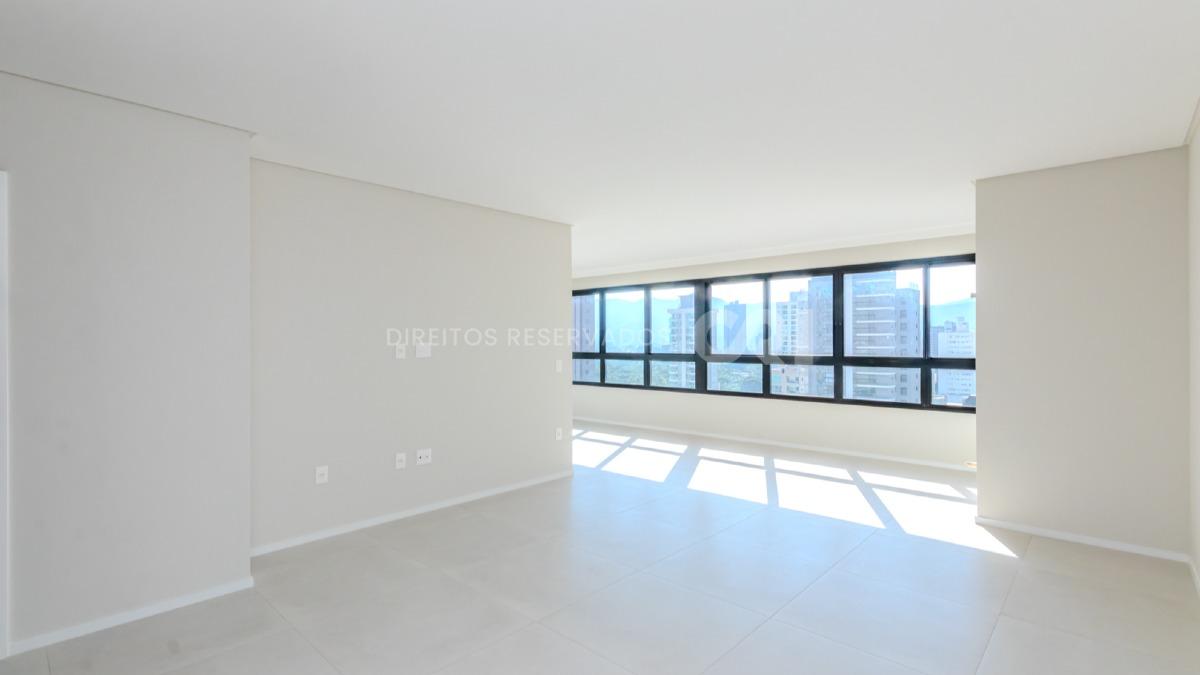 Apartamento com 3 suítes no edifício La Joie na Meia Praia em Itapema