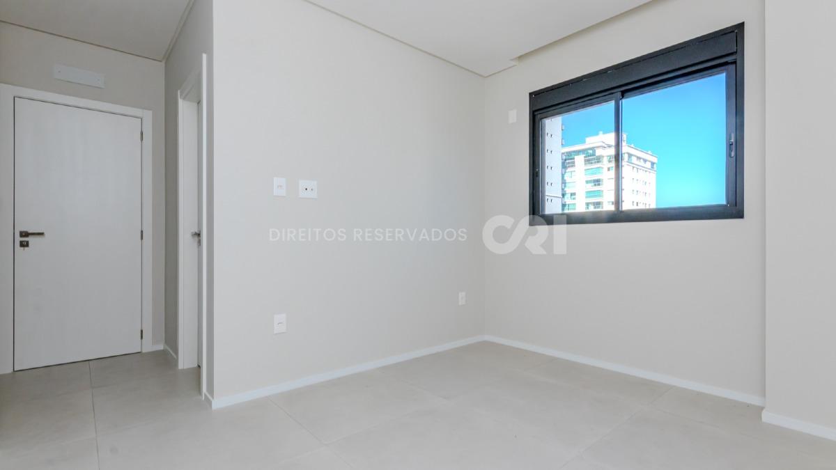 Apartamento com 3 suítes no edifício La Joie na Meia Praia em Itapema