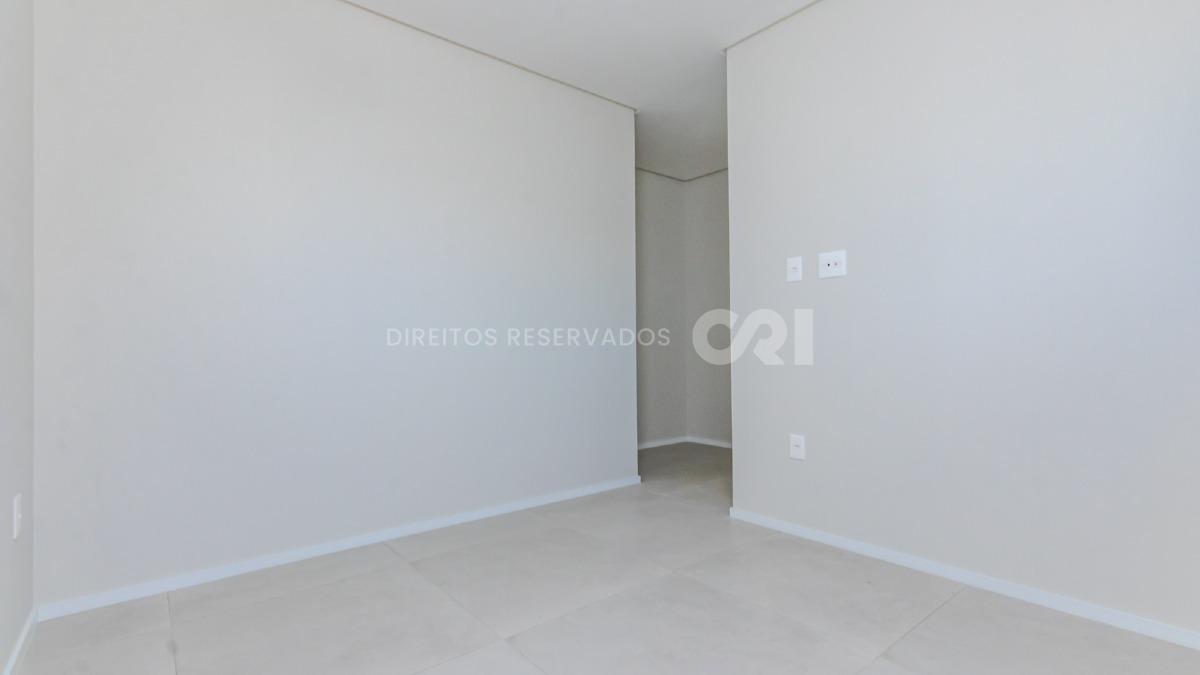 Apartamento com 3 suítes no edifício La Joie na Meia Praia em Itapema