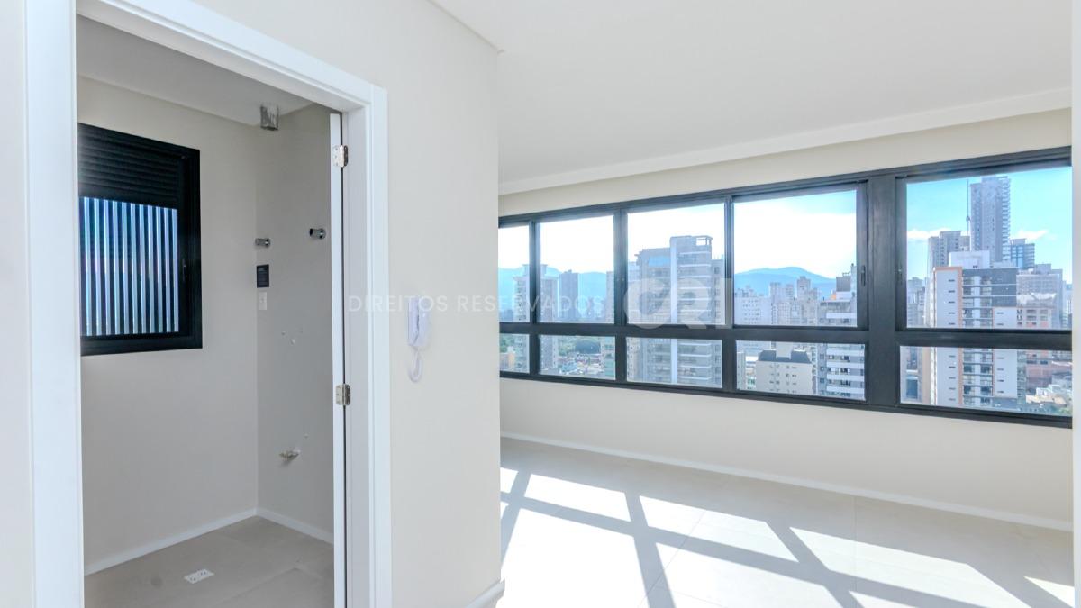 Apartamento com 3 suítes no edifício La Joie na Meia Praia em Itapema