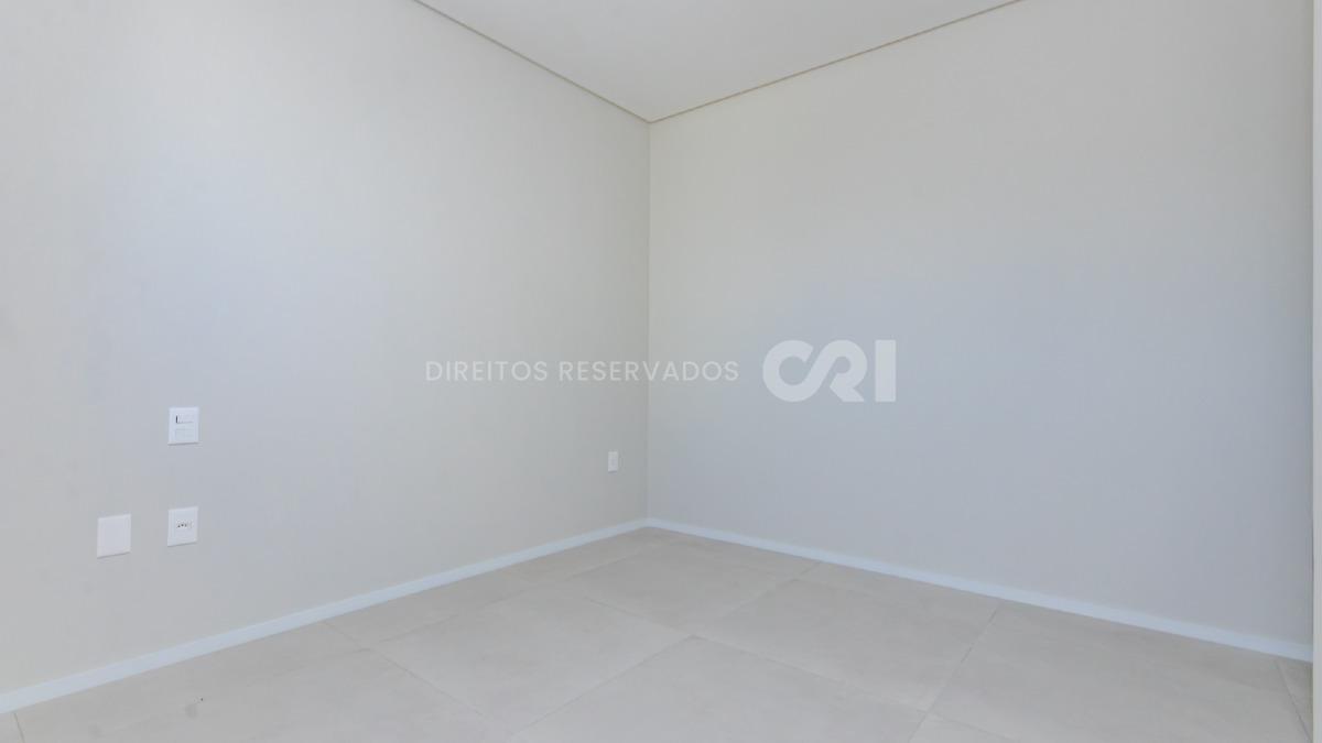 Apartamento com 3 suítes no edifício La Joie na Meia Praia em Itapema