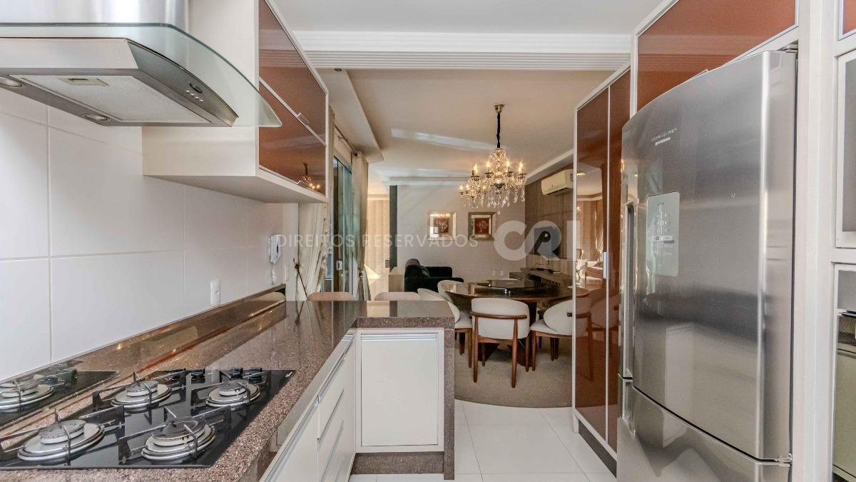 Apartamento mobiliado com 4 suítes no edifício Luana Delagnello em Meia Praia, Itapema
