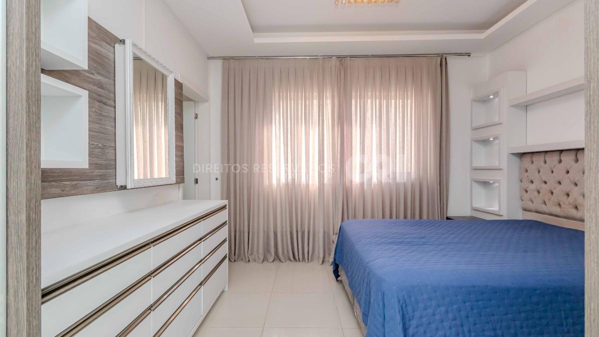 Apartamento mobiliado com 4 suítes no edifício Luana Delagnello em Meia Praia, Itapema