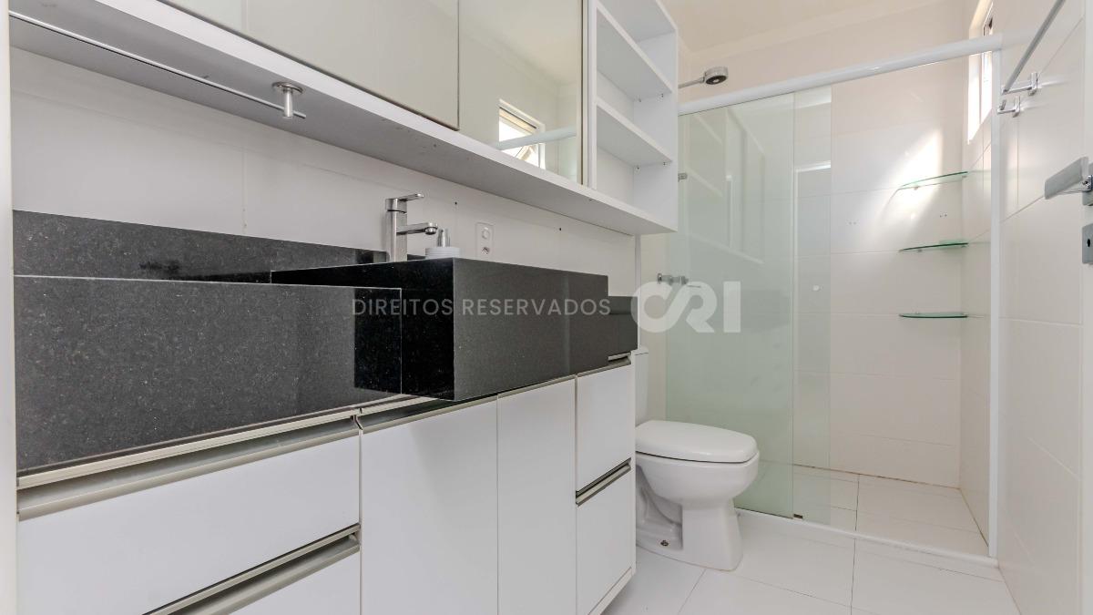Apartamento mobiliado com 4 suítes no edifício Luana Delagnello em Meia Praia, Itapema