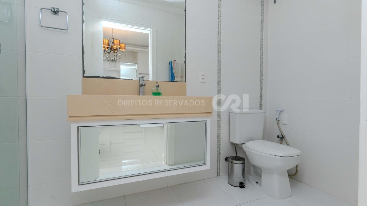 Apartamento mobiliado com 4 suítes no edifício Luana Delagnello em Meia Praia, Itapema