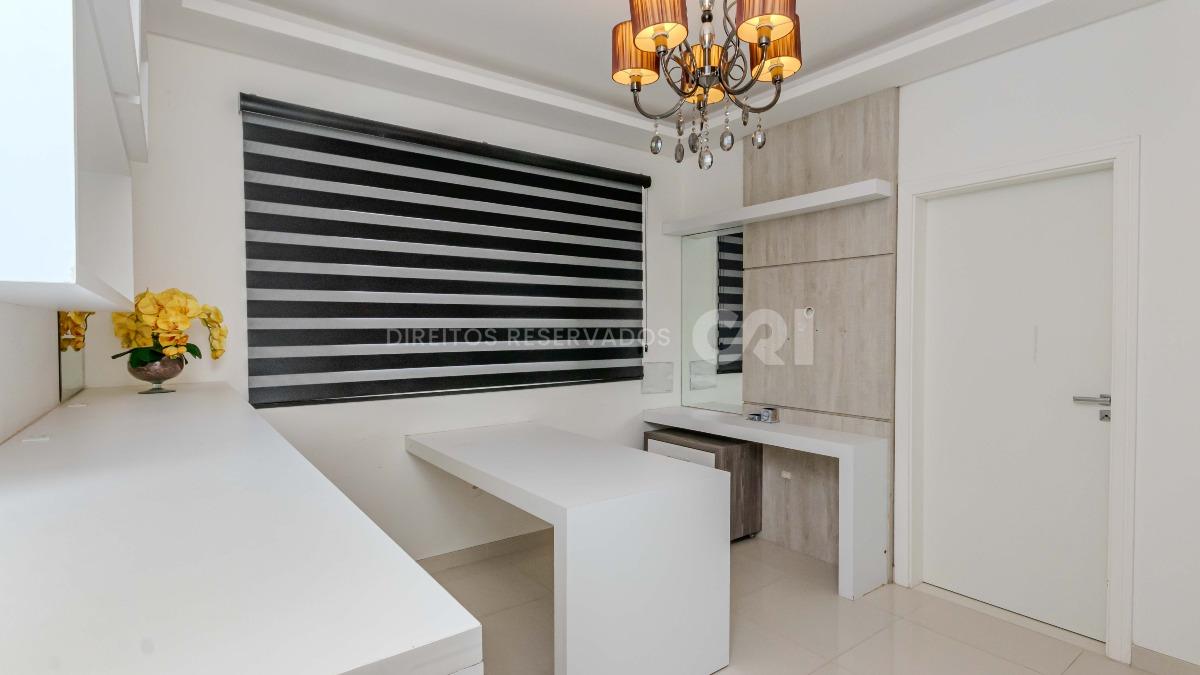 Apartamento mobiliado com 4 suítes no edifício Luana Delagnello em Meia Praia, Itapema