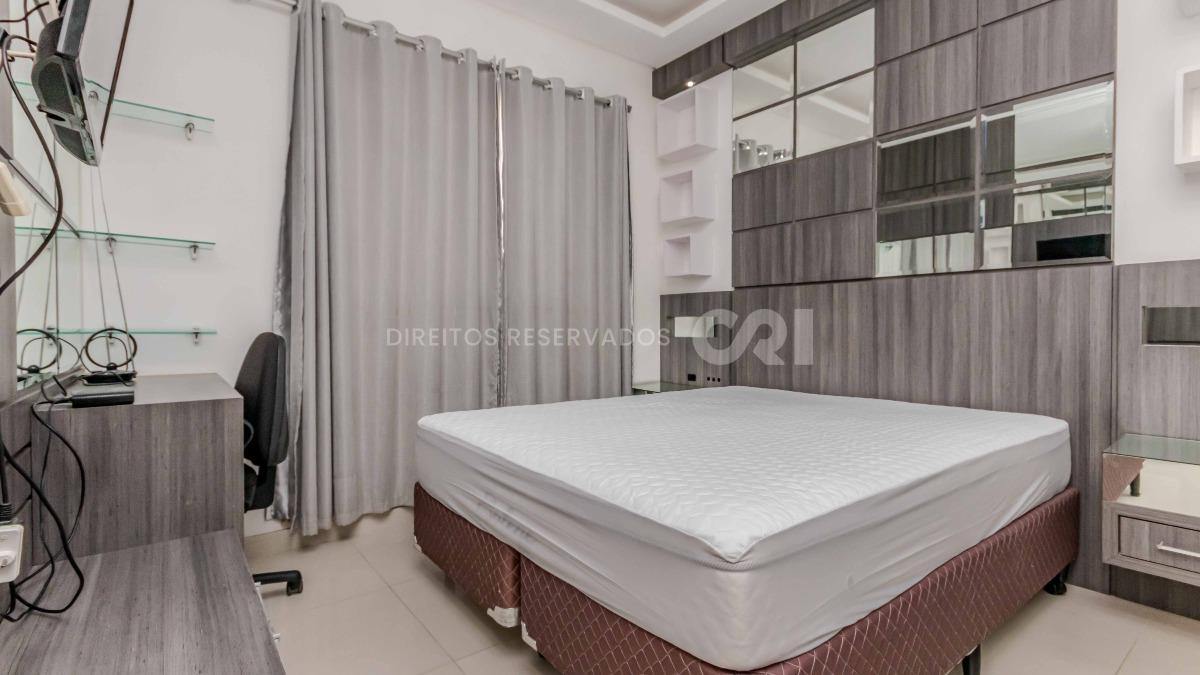 Apartamento mobiliado com 4 suítes no edifício Luana Delagnello em Meia Praia, Itapema
