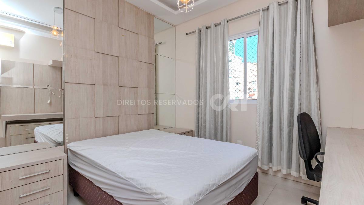 Apartamento mobiliado com 4 suítes no edifício Luana Delagnello em Meia Praia, Itapema
