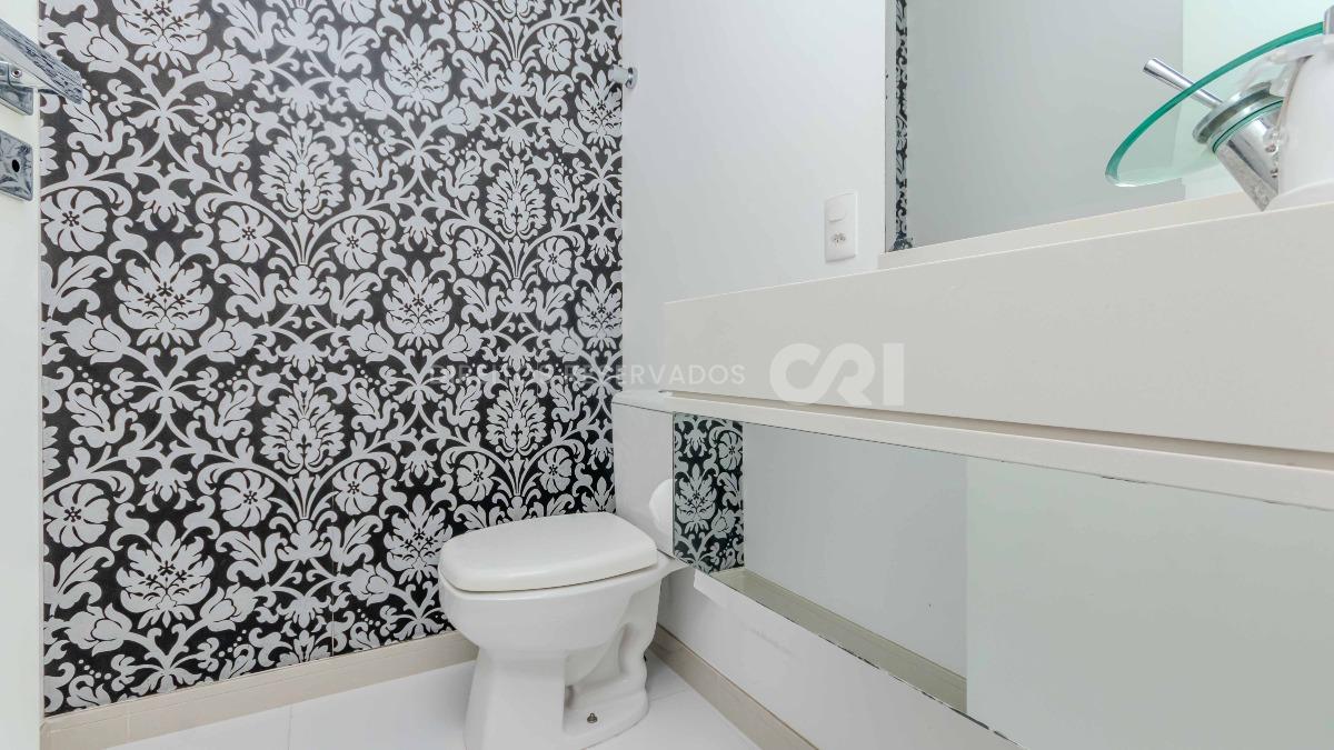 Apartamento mobiliado com 4 suítes no edifício Luana Delagnello em Meia Praia, Itapema