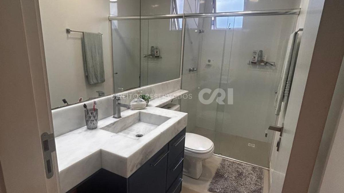 Apartamento com 3 suítes no Edifício Pérola do Mar na Meia Praia em Itapema