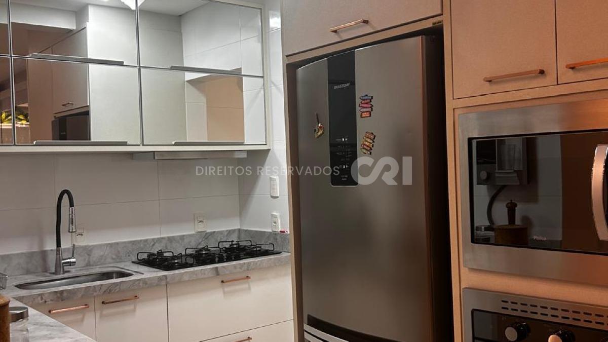Apartamento com 3 suítes no Edifício Pérola do Mar na Meia Praia em Itapema