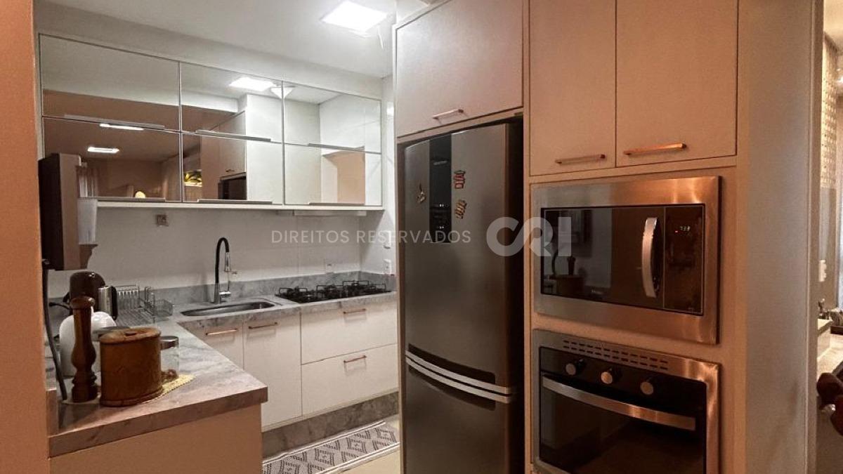 Apartamento com 3 suítes no Edifício Pérola do Mar na Meia Praia em Itapema