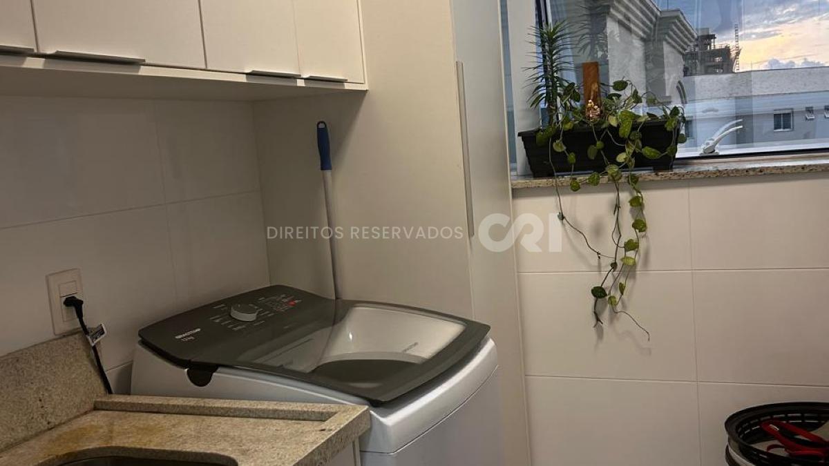 Apartamento com 3 suítes no Edifício Pérola do Mar na Meia Praia em Itapema