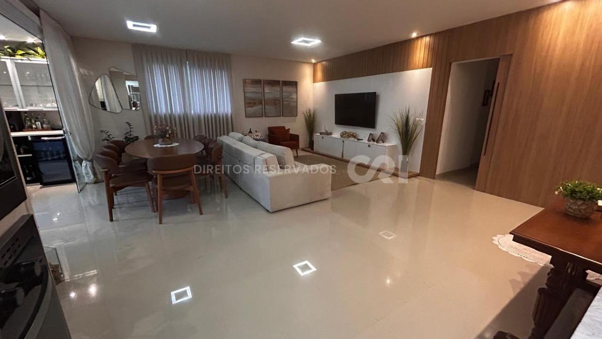 Apartamento com 3 suítes no Edifício Pérola do Mar na Meia Praia em Itapema