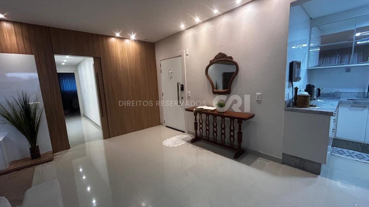 Apartamento com 3 suítes no Edifício Pérola do Mar na Meia Praia em Itapema