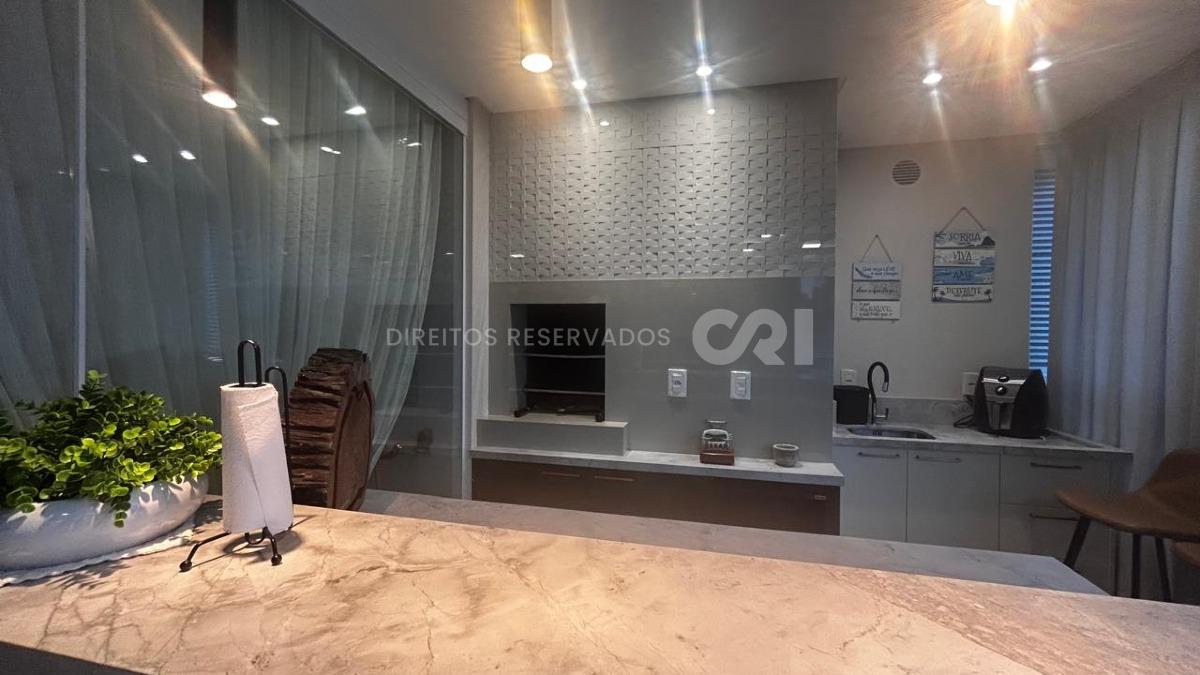 Apartamento com 3 suítes no Edifício Pérola do Mar na Meia Praia em Itapema