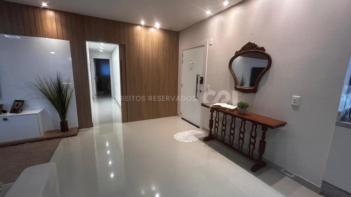Apartamento com 3 suítes no Edifício Pérola do Mar na Meia Praia em Itapema