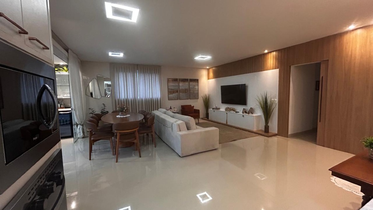 Apartamento com 3 suítes no Edifício Pérola do Mar na Meia Praia em Itapema