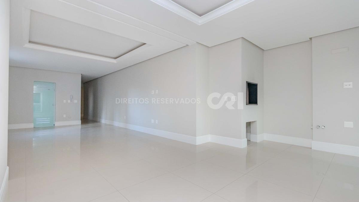 Apartamento com 3 suítes no Le Biarritz Résidence na Meia Praia, Itapema