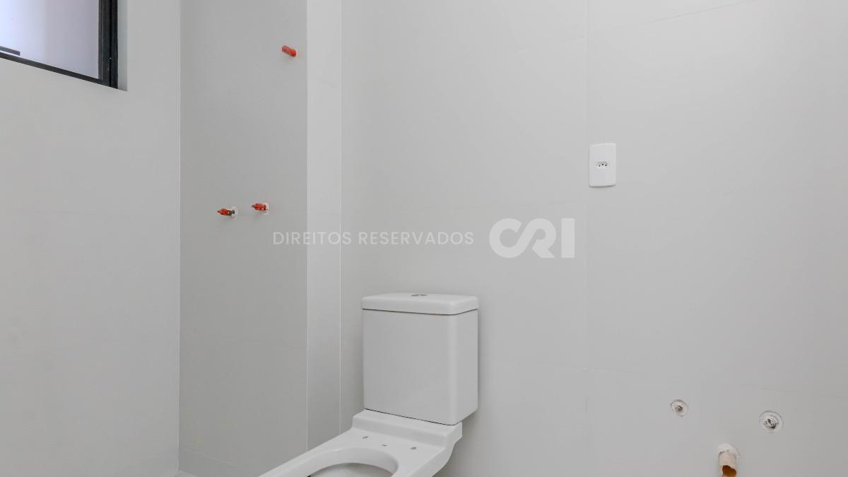 Apartamento com 4 suítes no Montreal Towers na Meia Praia, Itapema