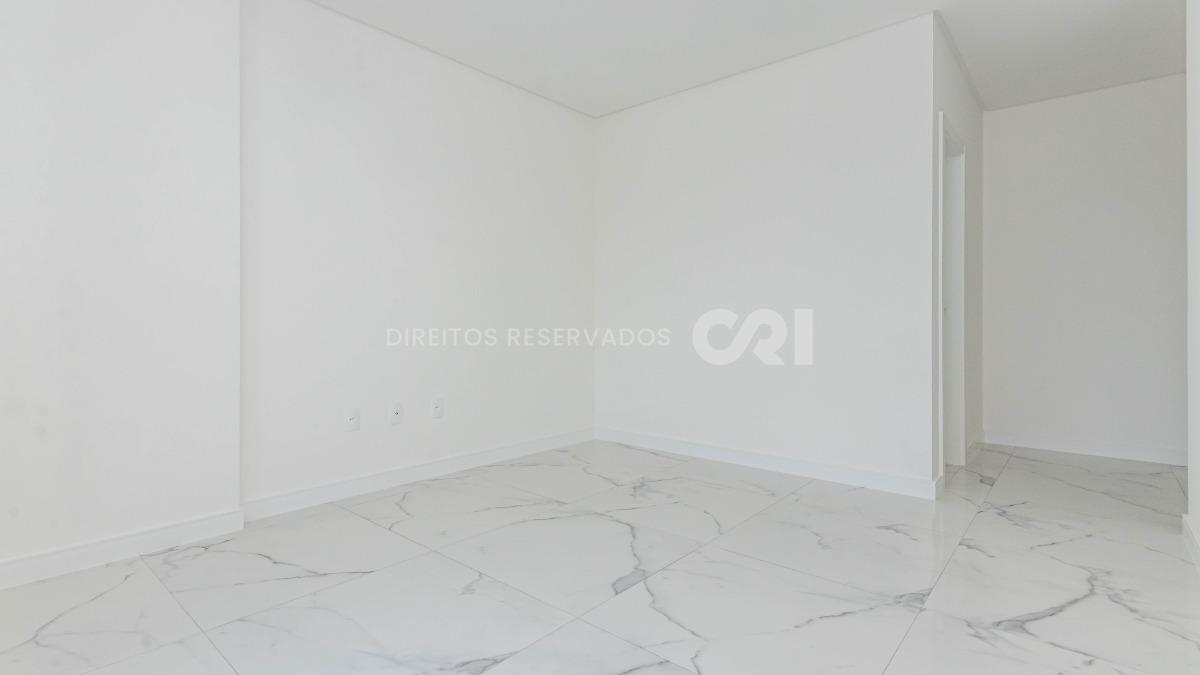 Apartamento com 4 suítes no Montreal Towers na Meia Praia, Itapema