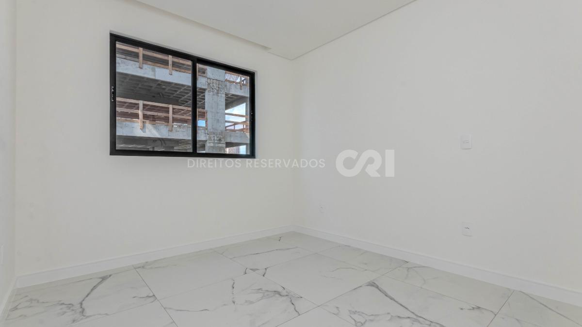 Apartamento com 4 suítes no Montreal Towers na Meia Praia, Itapema