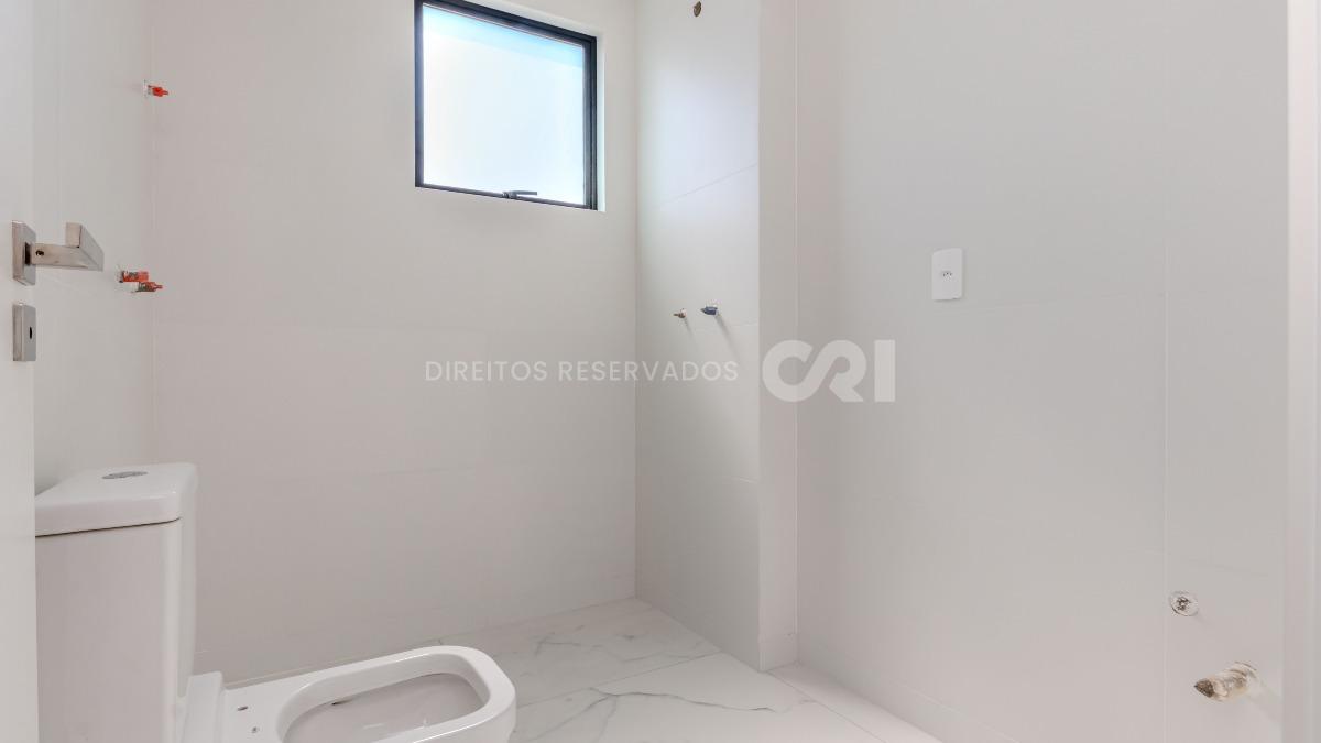 Apartamento com 4 suítes no Montreal Towers na Meia Praia, Itapema
